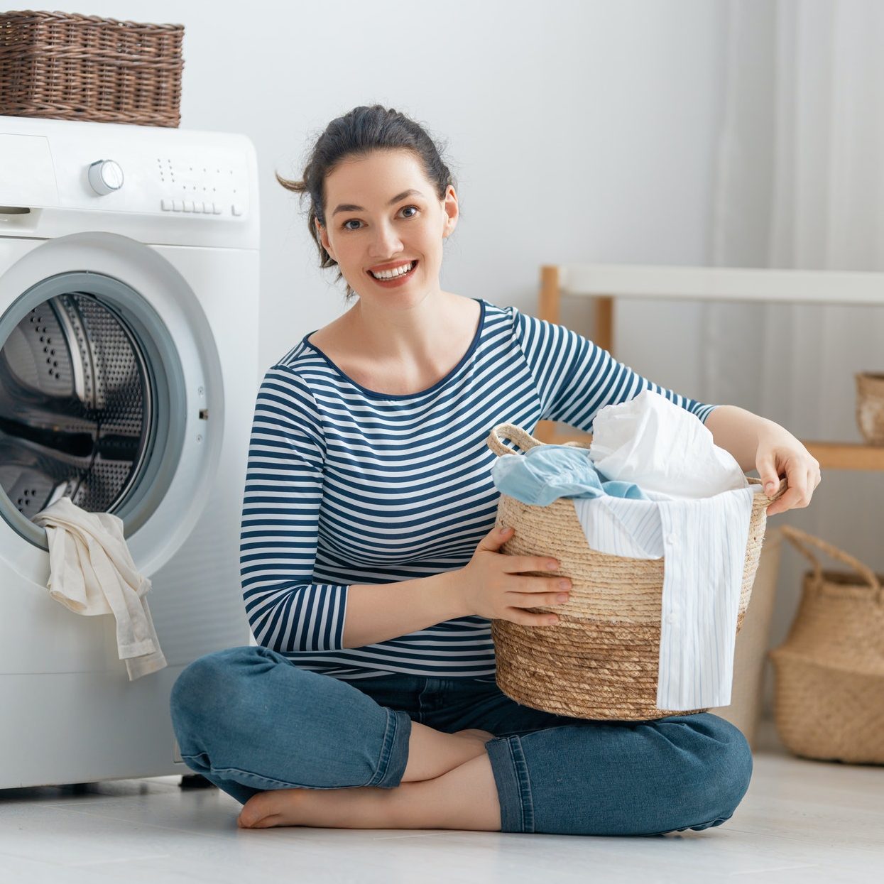  Behind the Scenes: A Day in the Life of Your Laundry with Our Pick-Up Service